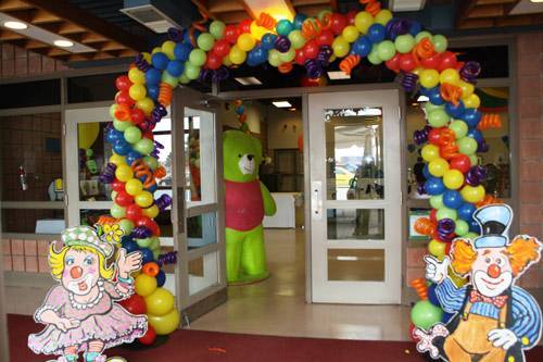 Clown theme arch